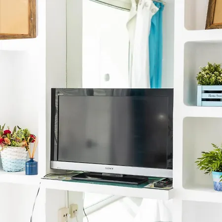 301 Great Location Compact Studio, Closed Pool