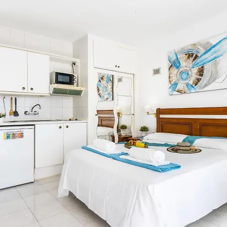 301 Great Location Compact Studio, Closed Pool Apartamento